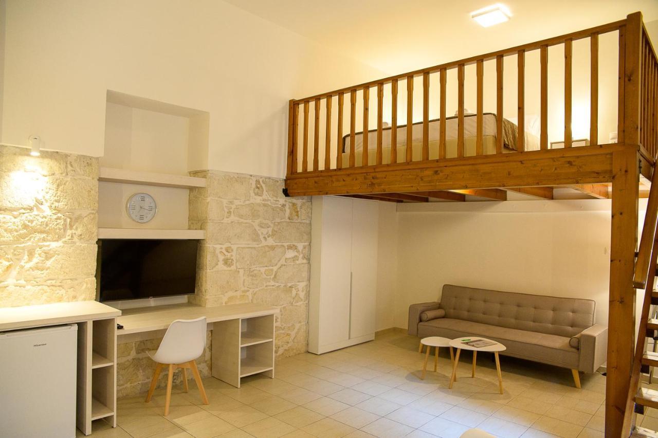Uni Island - City Center Suites Heraklion  ภายนอก รูปภาพ