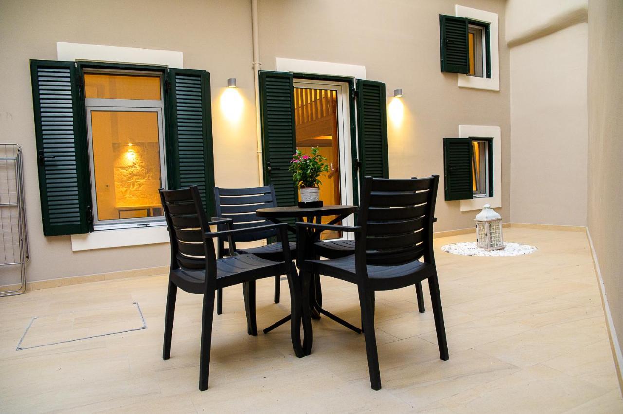 Uni Island - City Center Suites Heraklion  ภายนอก รูปภาพ